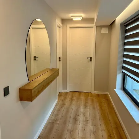 Hasdeu Elegant With Pool 아파트 *