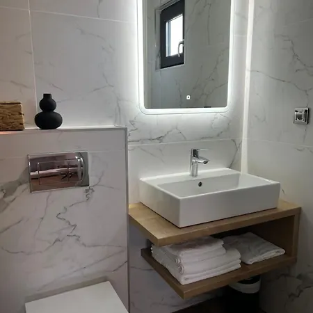 아파트 Hasdeu Elegant With Pool