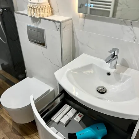 Appartement Hasdeu Elegant With Pool