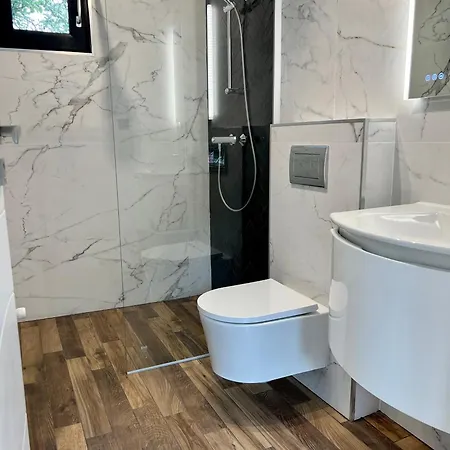 Hasdeu Elegant With Pool 아파트