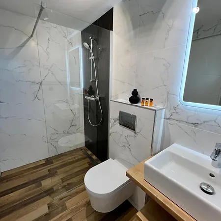 Hasdeu Elegant With Pool