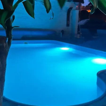 Hasdeu Elegant With Pool 아파트 *