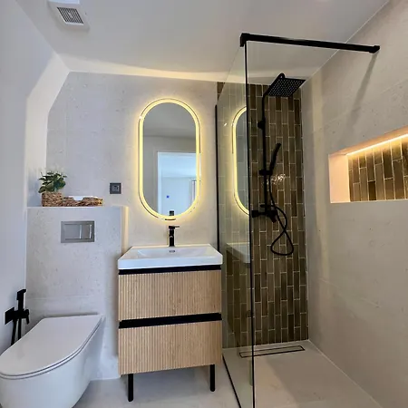 Hasdeu Elegant With Pool