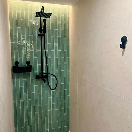 아파트 Hasdeu Elegant With Pool