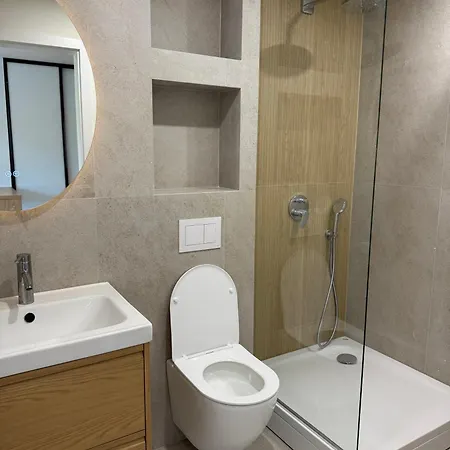 Appartement Hasdeu Elegant With Pool
